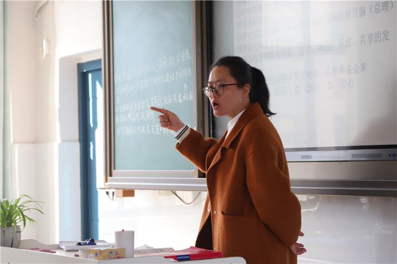 堅(jiān)定信仰，立德樹(shù)人